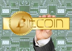 Bitcoin se drží nad hranicí 90 000 USD